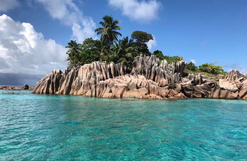 Seychelle Islands A Beautiful Place in the World By: Kasey Phillips