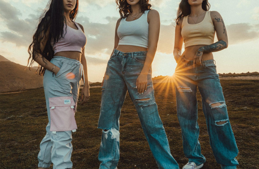 Low-rise jeans are back - Look how GEN Z's millennial style